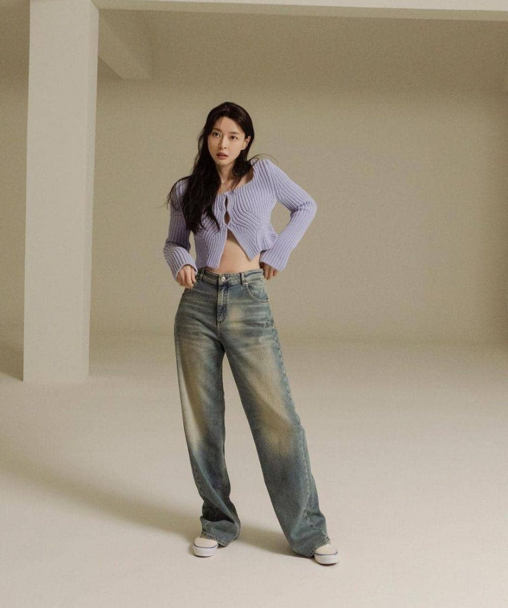 ide styling celana jeans ala Kwon Nara (instagram.com/hv_nara)