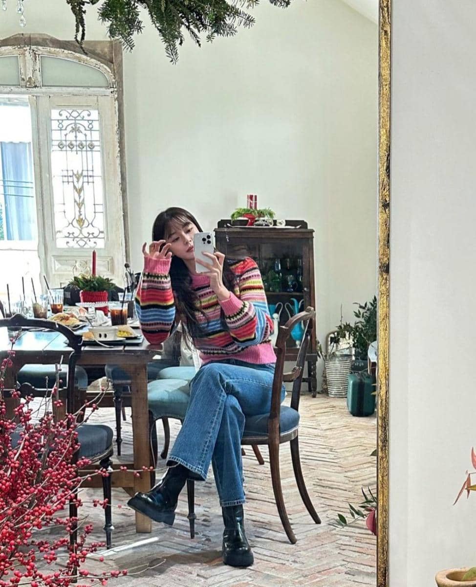 ide styling celana jeans ala Kwon Nara (instagram.com/hv_nara)