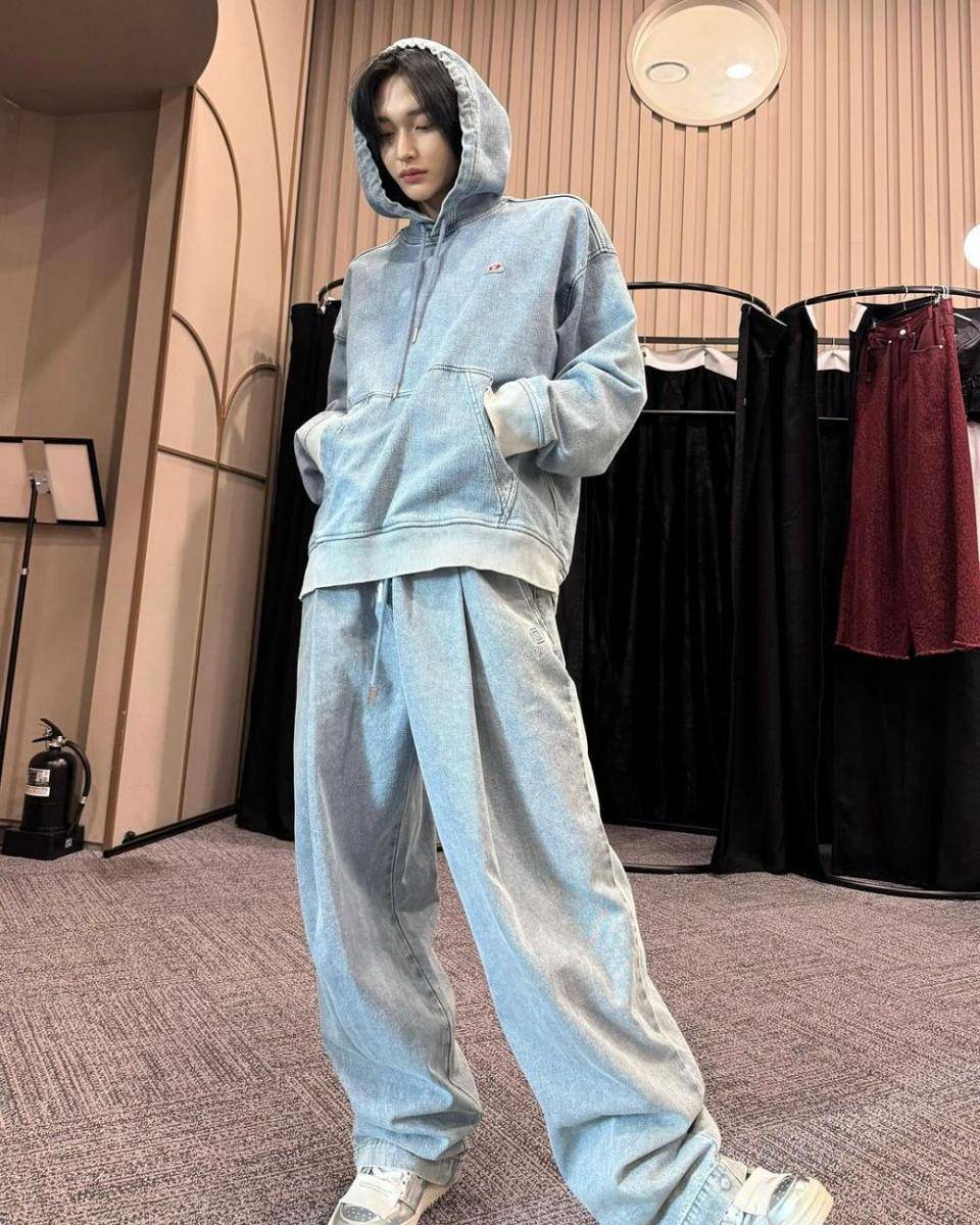 celana oversized ala Wonbin RIIZE (instagram.com/riize_official)