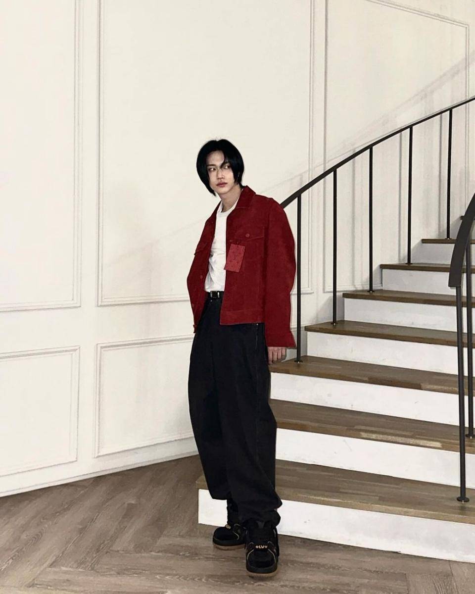 celana oversized ala Wonbin RIIZE (instagram.com/riize_official)