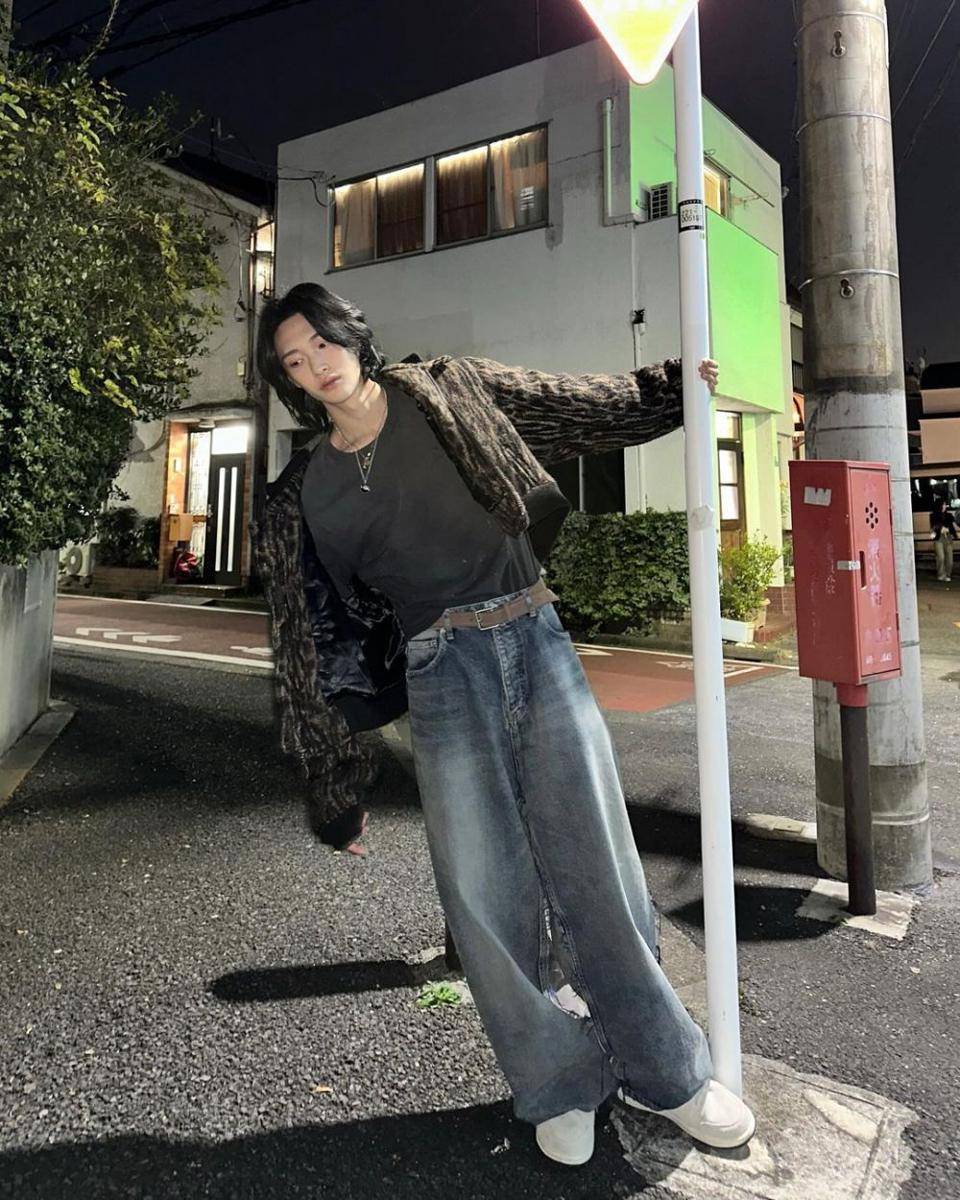 celana oversized ala Wonbin RIIZE (instagram.com/riize_official)