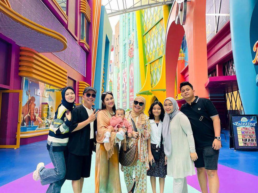 potret Ayu Ting Ting dan keluarga liburan Lebaran di Malaysia (instagram.com/ayutingting92)