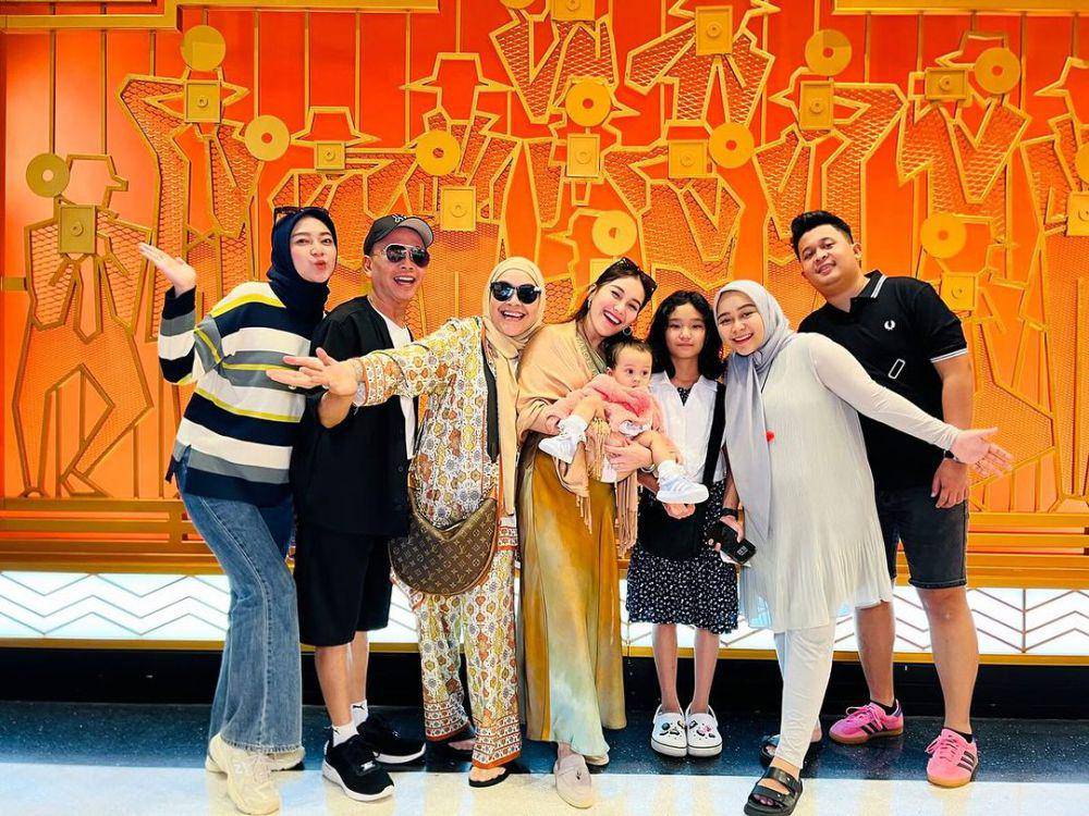 potret Ayu Ting Ting dan keluarga liburan Lebaran di Malaysia (instagram.com/ayutingting92)