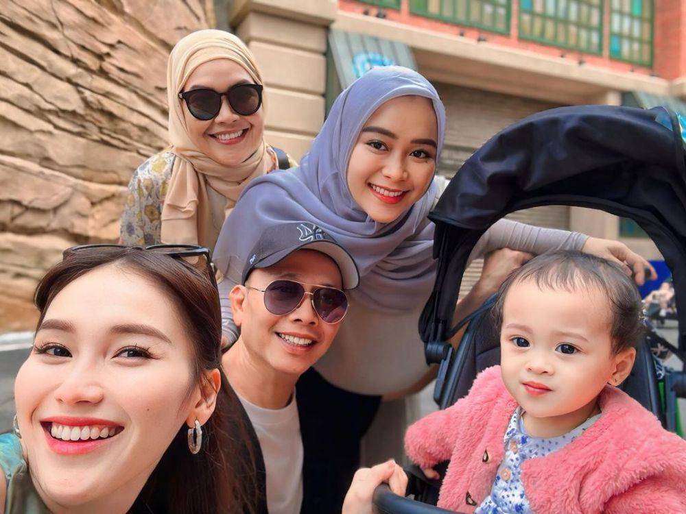 potret Ayu Ting Ting dan keluarga liburan Lebaran di Malaysia (instagram.com/ayutingting92)
