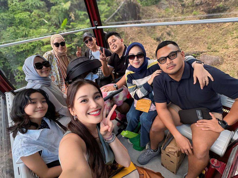 potret Ayu Ting Ting dan keluarga liburan Lebaran di Malaysia (instagram.com/ayutingting92)