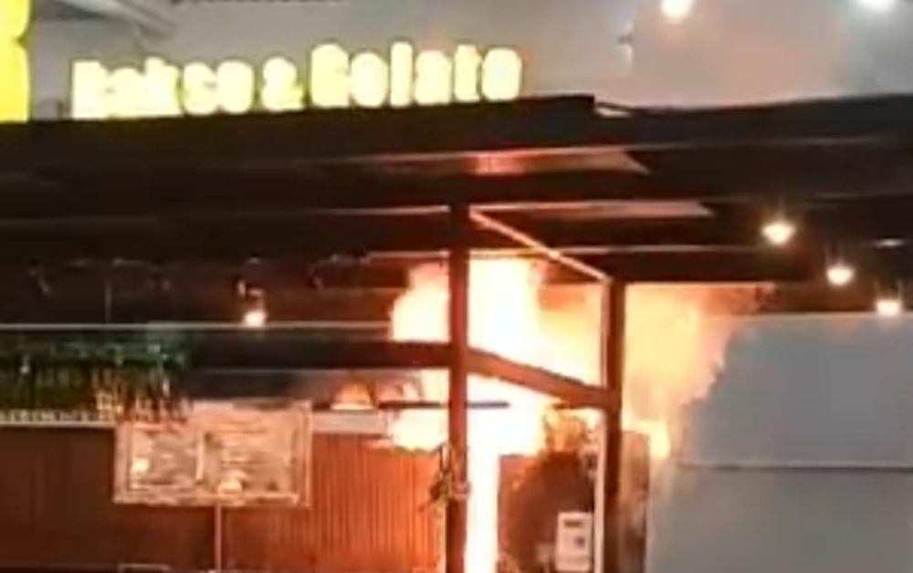 Tenant Makanan di Bandara Sepinggan Balikpapan Terbakar