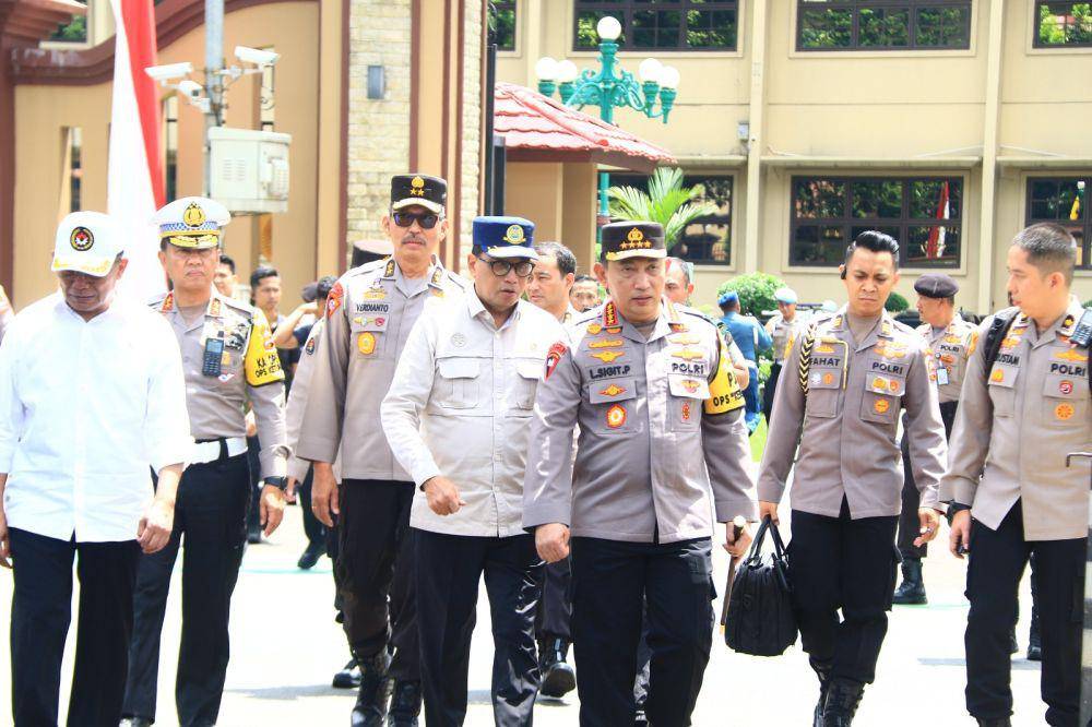 Kapolri Jenderal Listyo Sigit Prabowo melakukan patroli udara untuk mengecek kondisi terkini arus balik Hari Raya Idul Fitri 2024 (dok. Humas Polri)