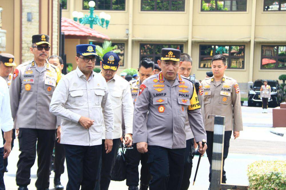 Kapolri Jenderal Listyo Sigit Prabowo melakukan patroli udara untuk mengecek kondisi terkini arus balik Hari Raya Idul Fitri 2024 (dok. Humas Polri)