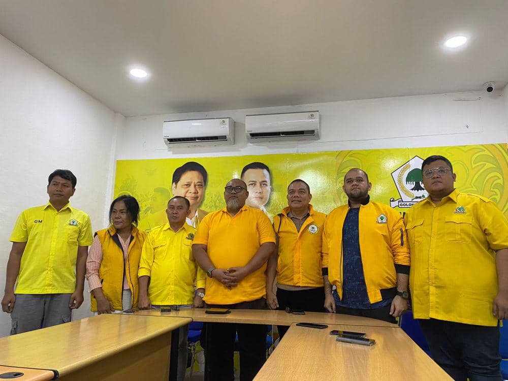 Ketua Tim Penjaringan Bakal Calon Wali Kota-Bakal Calon Wakil Wali Kota Medan DPD Golkar Medan, Zulkhairi Pahlawan (tengah). (Dok. IDN Times)