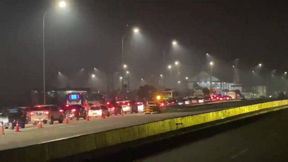 Volume kendaraan di Pelabuhan Bakauheni Lampung Selatan terpantau meningkat signifikan H+3 lebaran 2024, Minggu (14/4/2024) malam. (IDN Times/Istimewa).