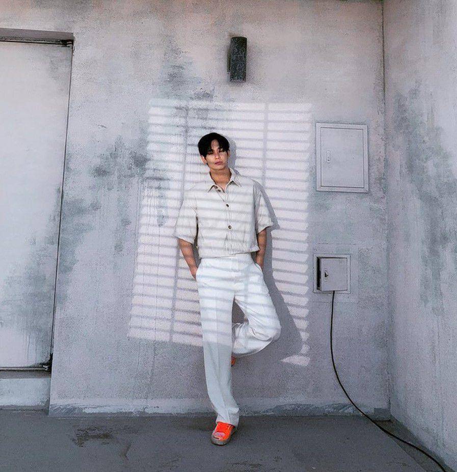gaya smart casual ala Kim Soo Hyun (instagram.com/soohyun_k216)