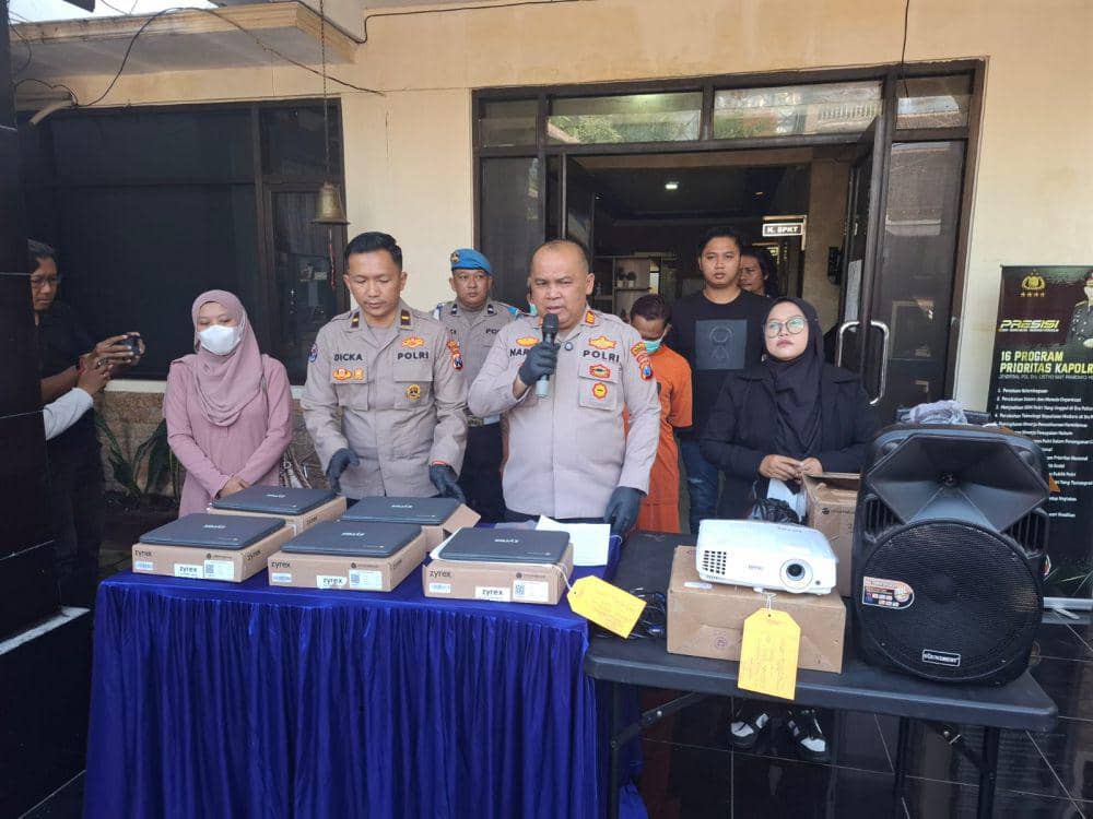 Konferensi pers kasus pencurian spesialis sekolah di Malang. (IDN Times/Rizal Adhi Pratama)
