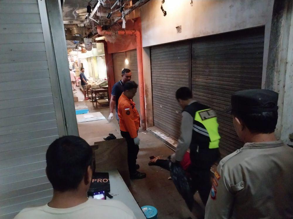 Pedagang Pasar Kepanjen Digegerkan Penemuan Mayat Lansia Tergeletak