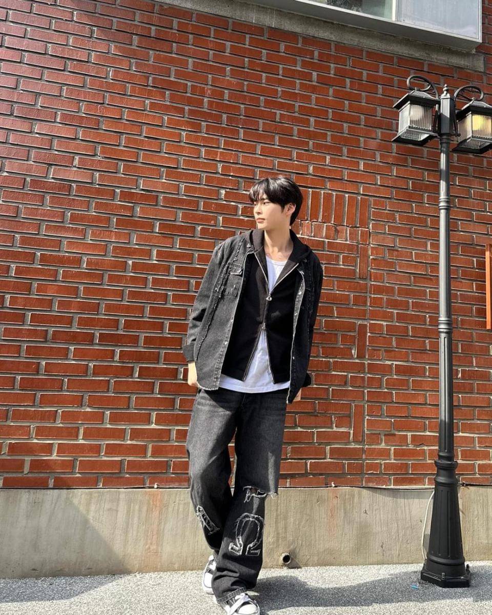 layering outer ala Sung Han Bin ZB1 (instagram.com/zb1official)