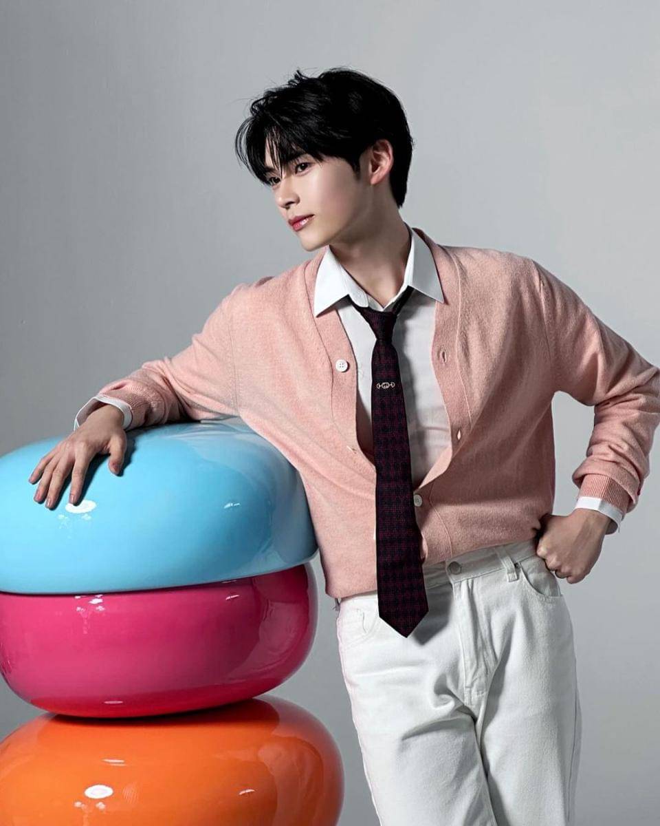 layering outer ala Sung Han Bin ZB1 (instagram.com/zb1official)