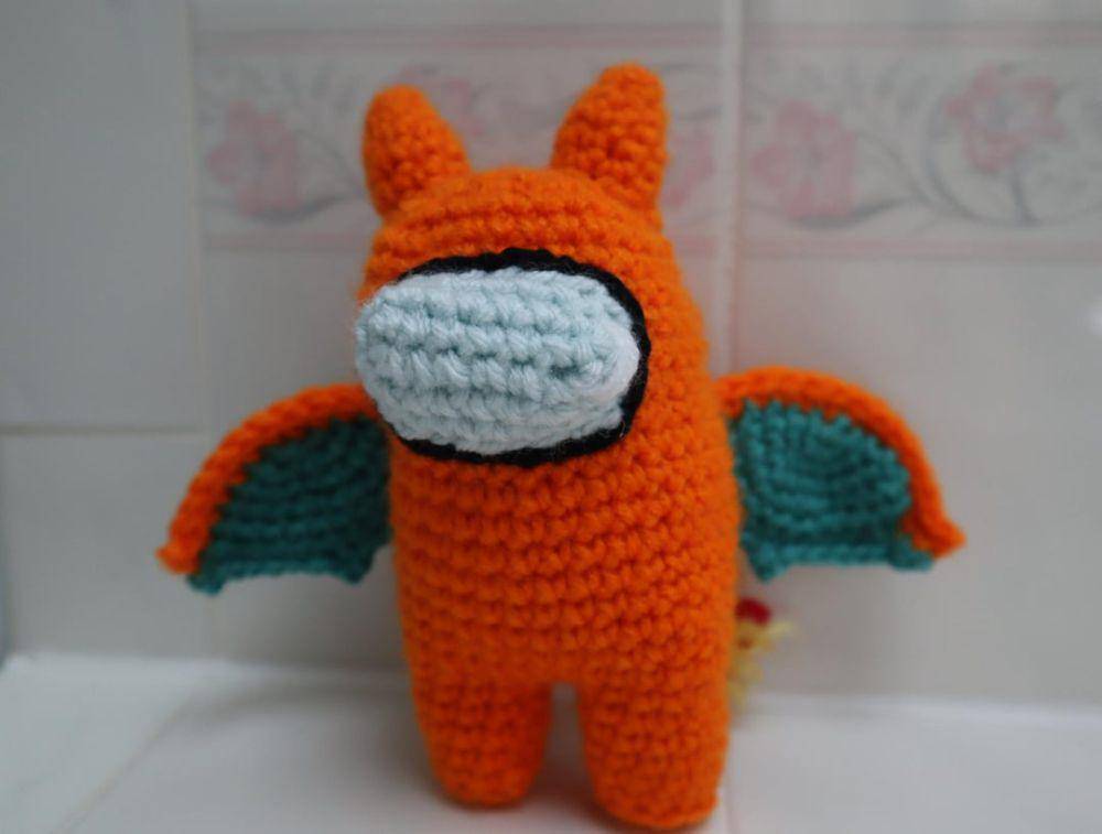 potret rajutan tangan bertema Charizard (reddit.com/user/peonees)