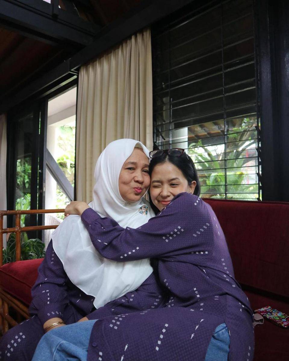 Potret Givina dan mama (Instagram.com/givina__)