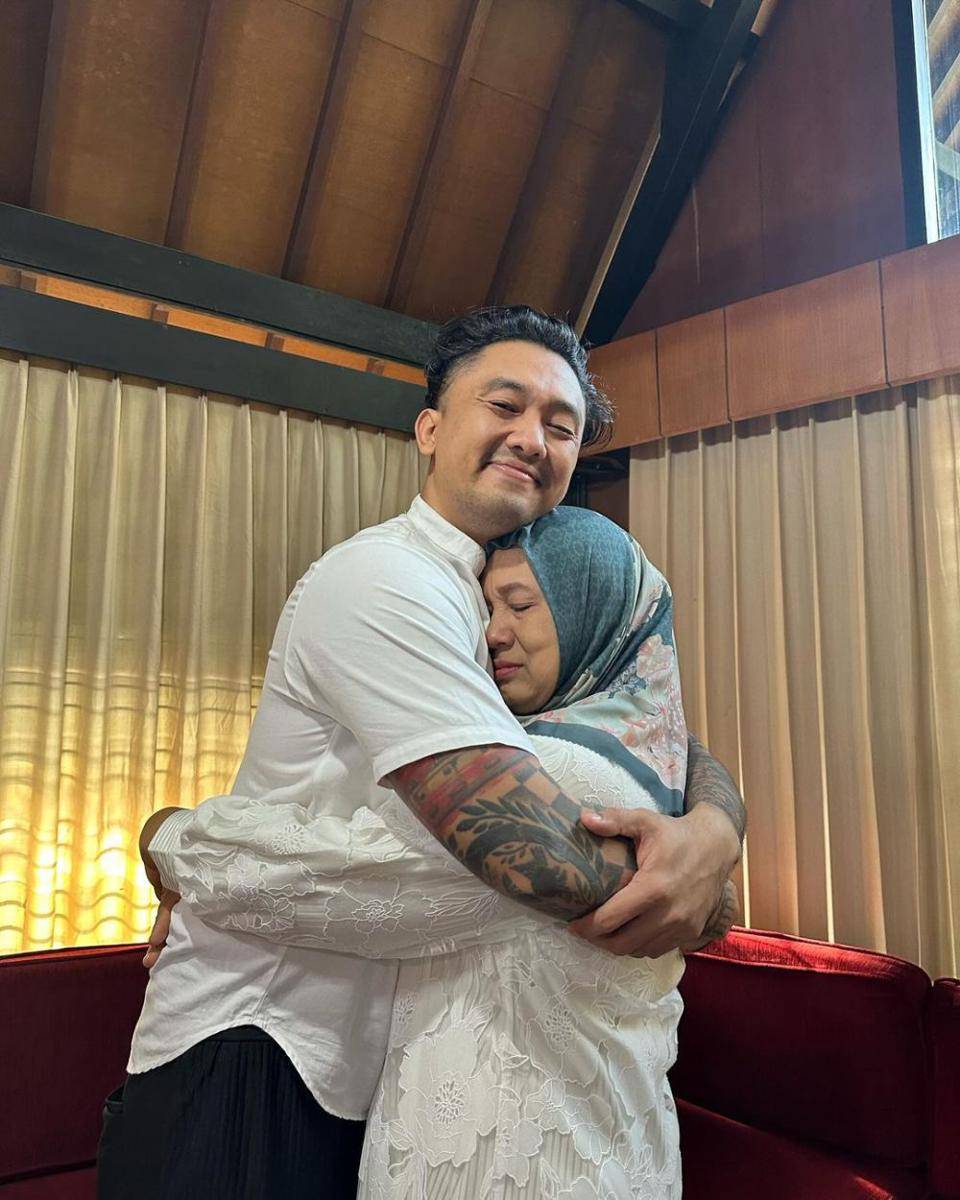 Potret Uus bersama mama (Instagram.com/uusbiasaaja)
