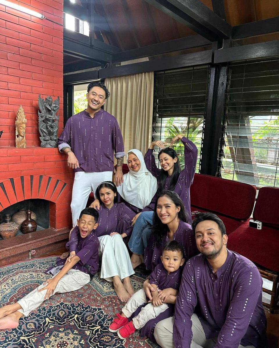 Potret Uus bersama keluarga (Instagram.com/uusbiasaaja)