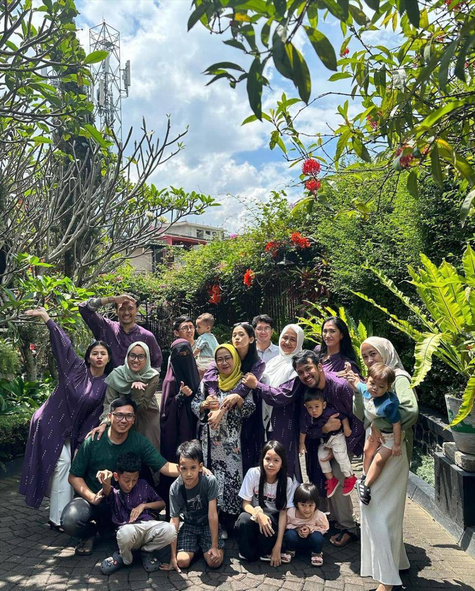 Potret Uus bersama keluarga (Instagram.com/uusbiasaaja)