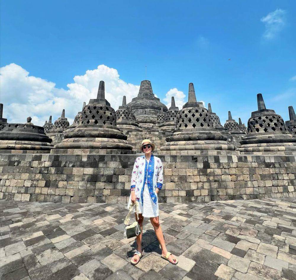 potret Marcella Zalianty dan buah hati ke candi Borobudur (instagram.com/marcella.zalianty)