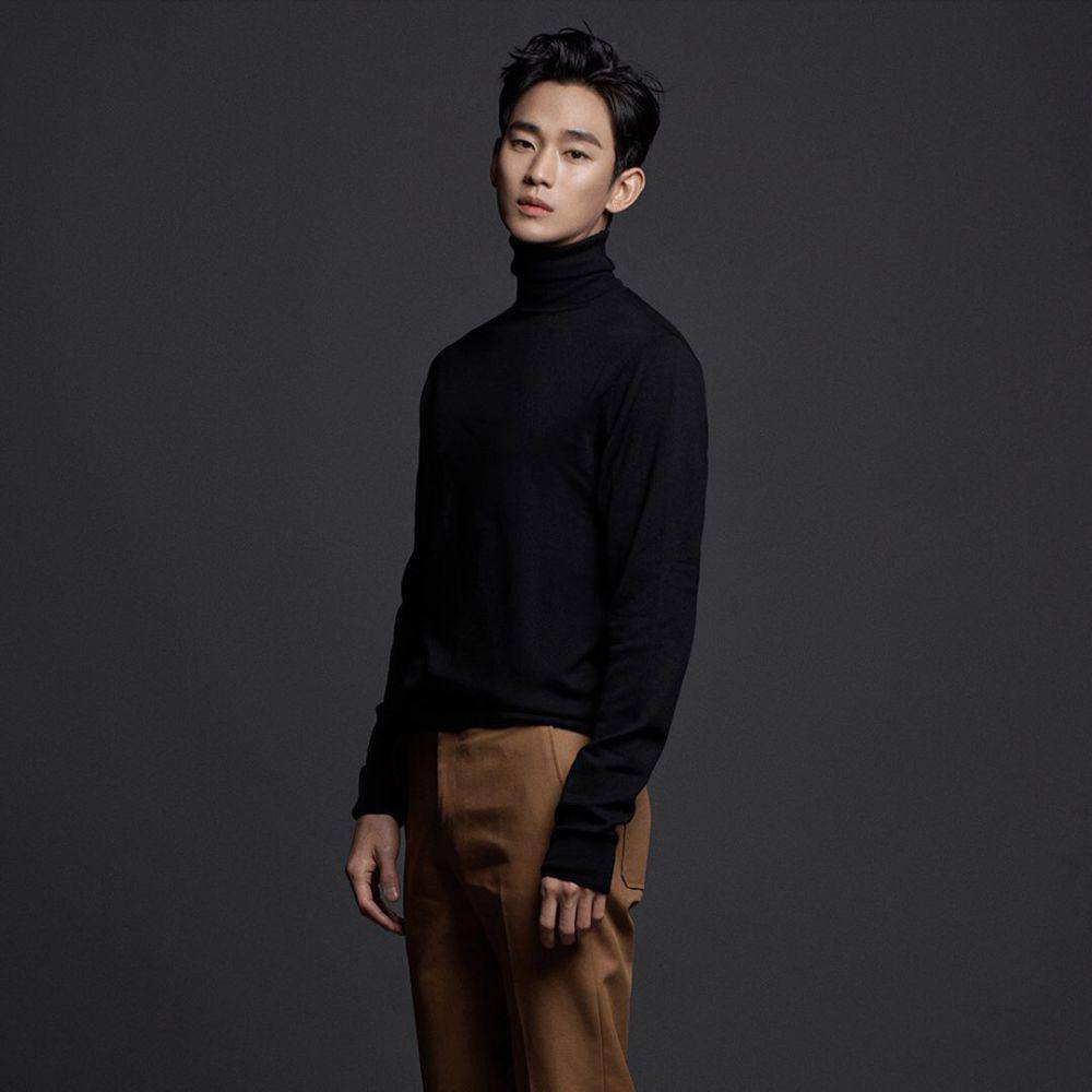 gaya smart casual ala Kim Soo Hyun (instagram.com/soohyun_k216)