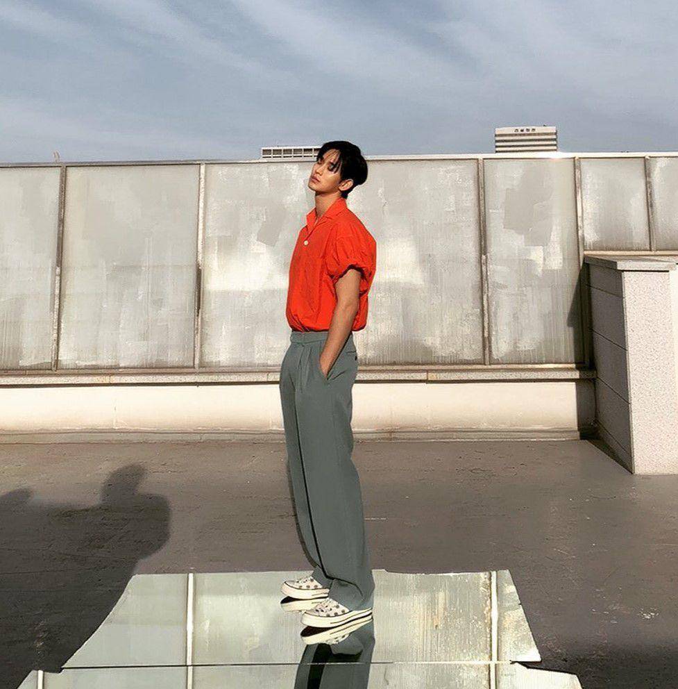 gaya smart casual ala Kim Soo Hyun (instagram.com/soohyun_k216)