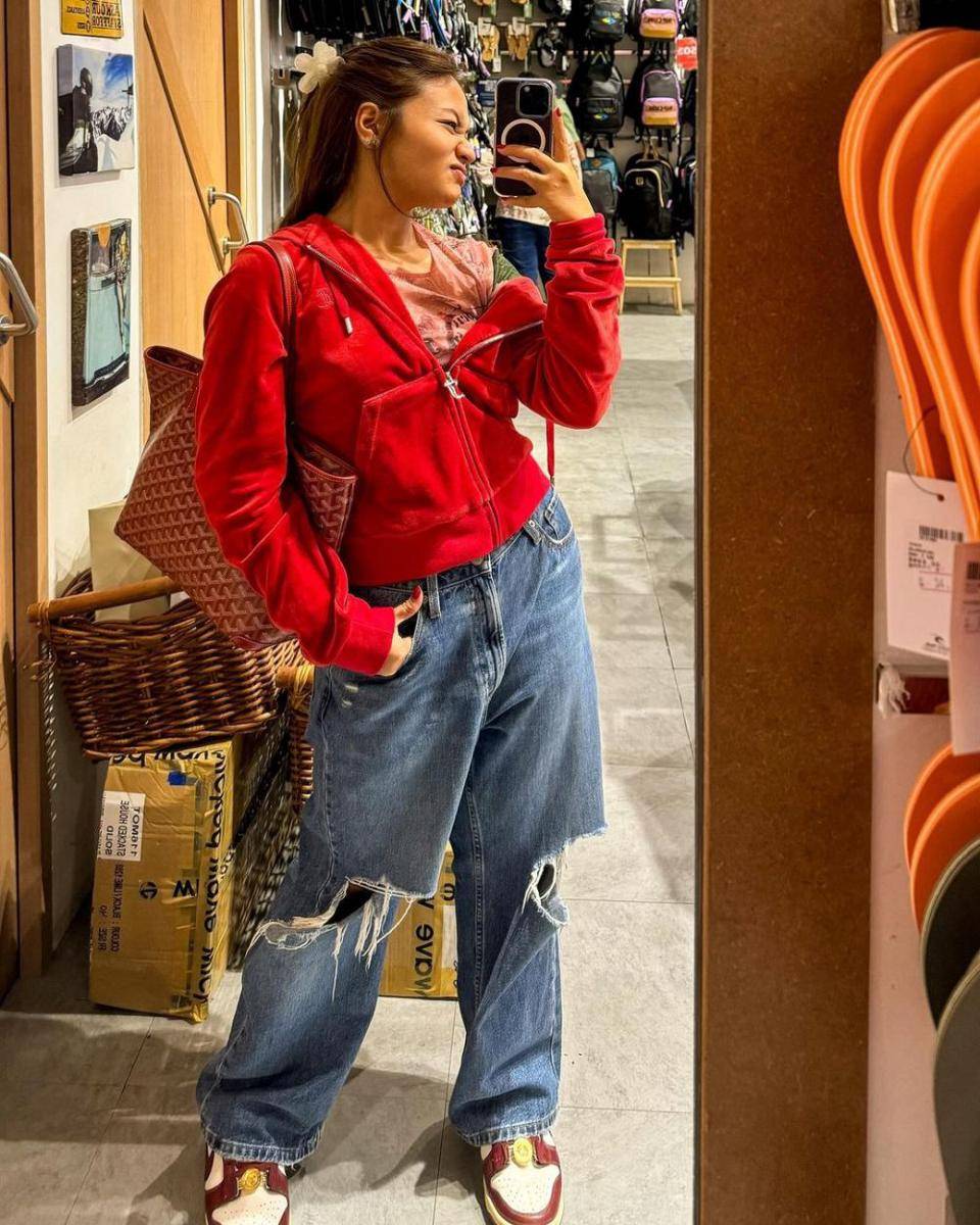 outfit warna cerah ala Amel Carla (instagram.com/amelcarla)
