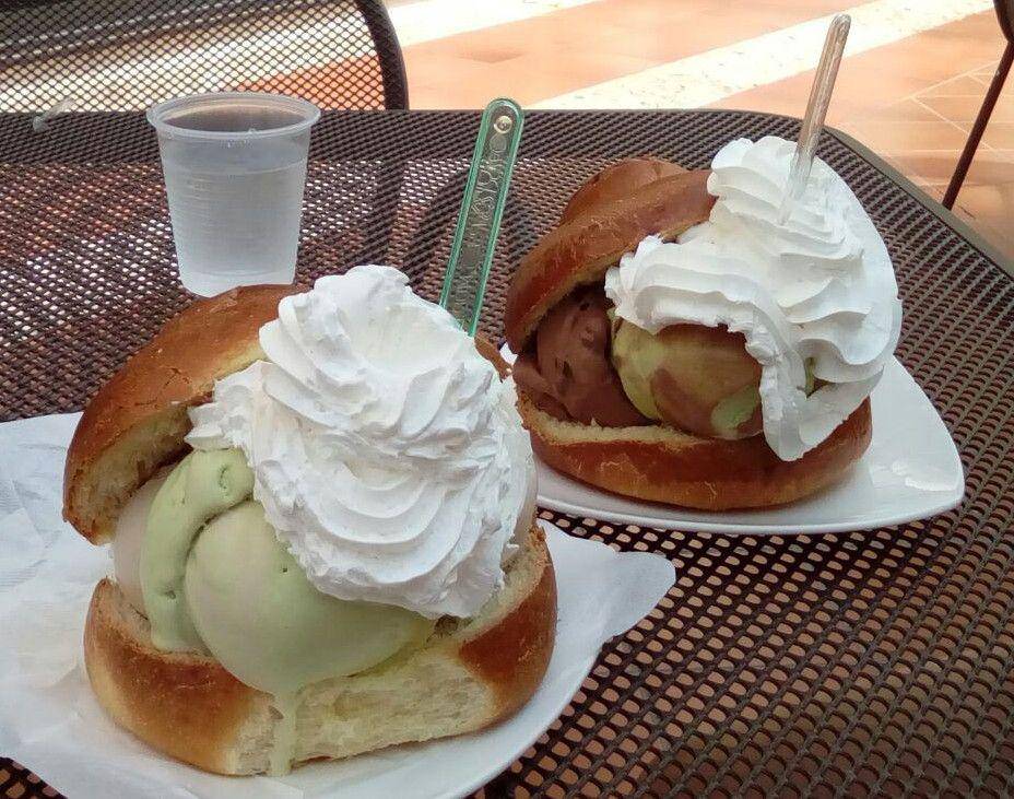 brioche con gelato (commons.m.wikimedia.org/Rollopack)