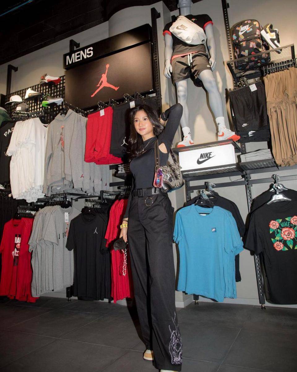 Inspirasi outfit streetwear ala Claresta Taufan (Instagram.com/clarestaufan)