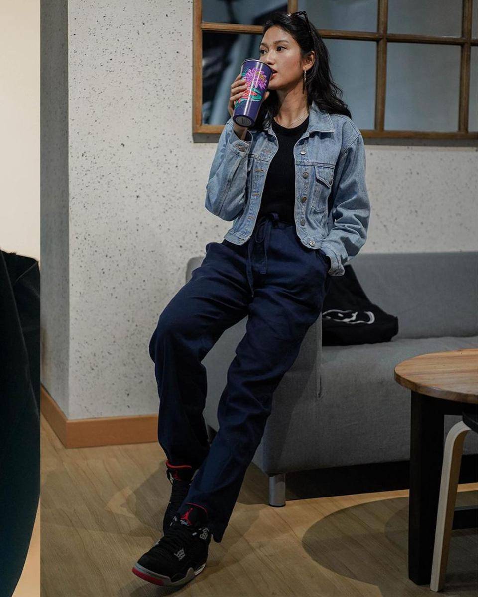 Inspirasi outfit streetwear ala Claresta Taufan (Instagram.com/clarestaufan)