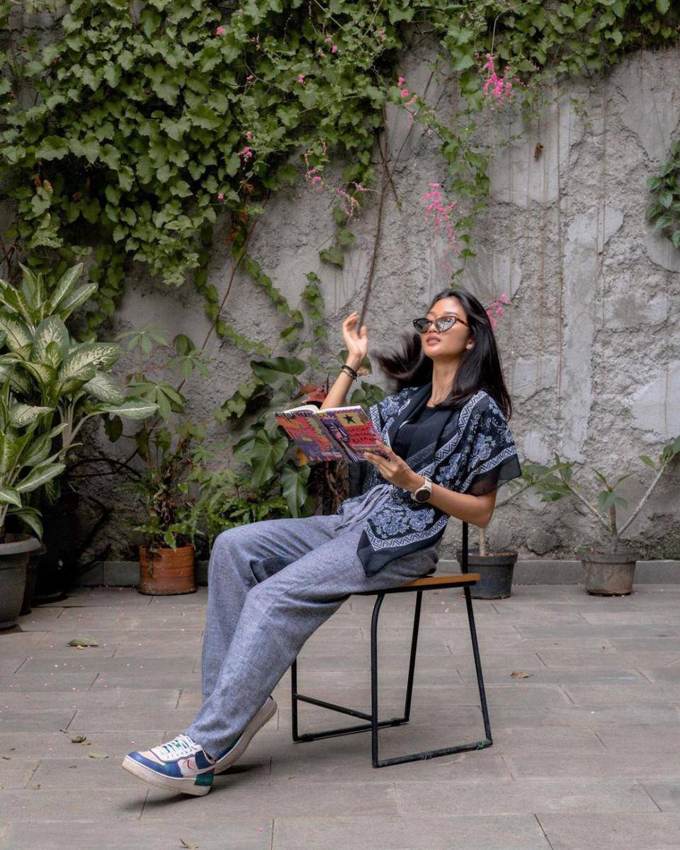 Inspirasi outfit streetwear ala Claresta Taufan (Instagram.com/clarestaufan)