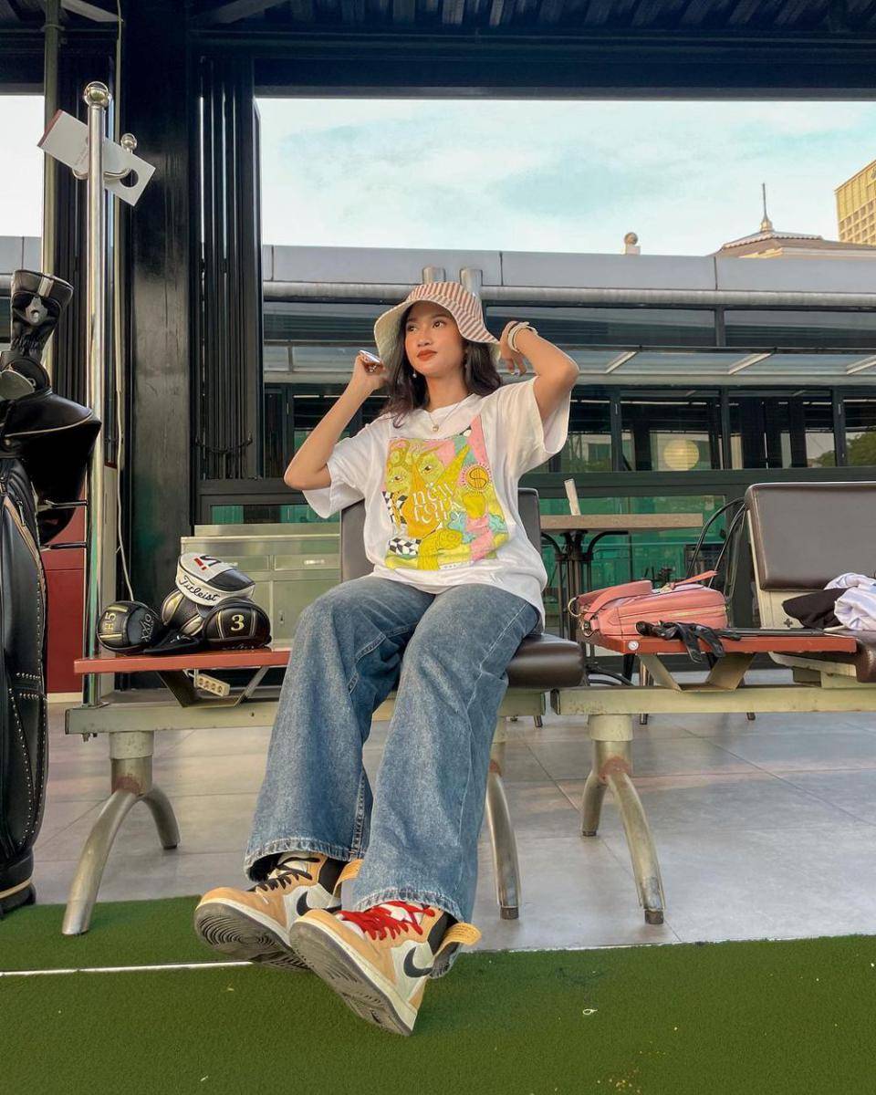 Inspirasi outfit streetwear ala Claresta Taufan (Instagram.com/clarestaufan)