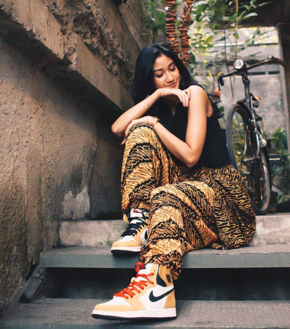 Inspirasi outfit streetwear ala Claresta Taufan (Instagram.com/clarestaufan)