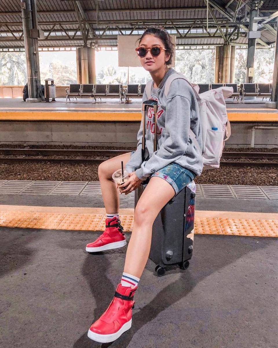 Inspirasi outfit streetwear ala Claresta Taufan (Instagram.com/clarestaufan)