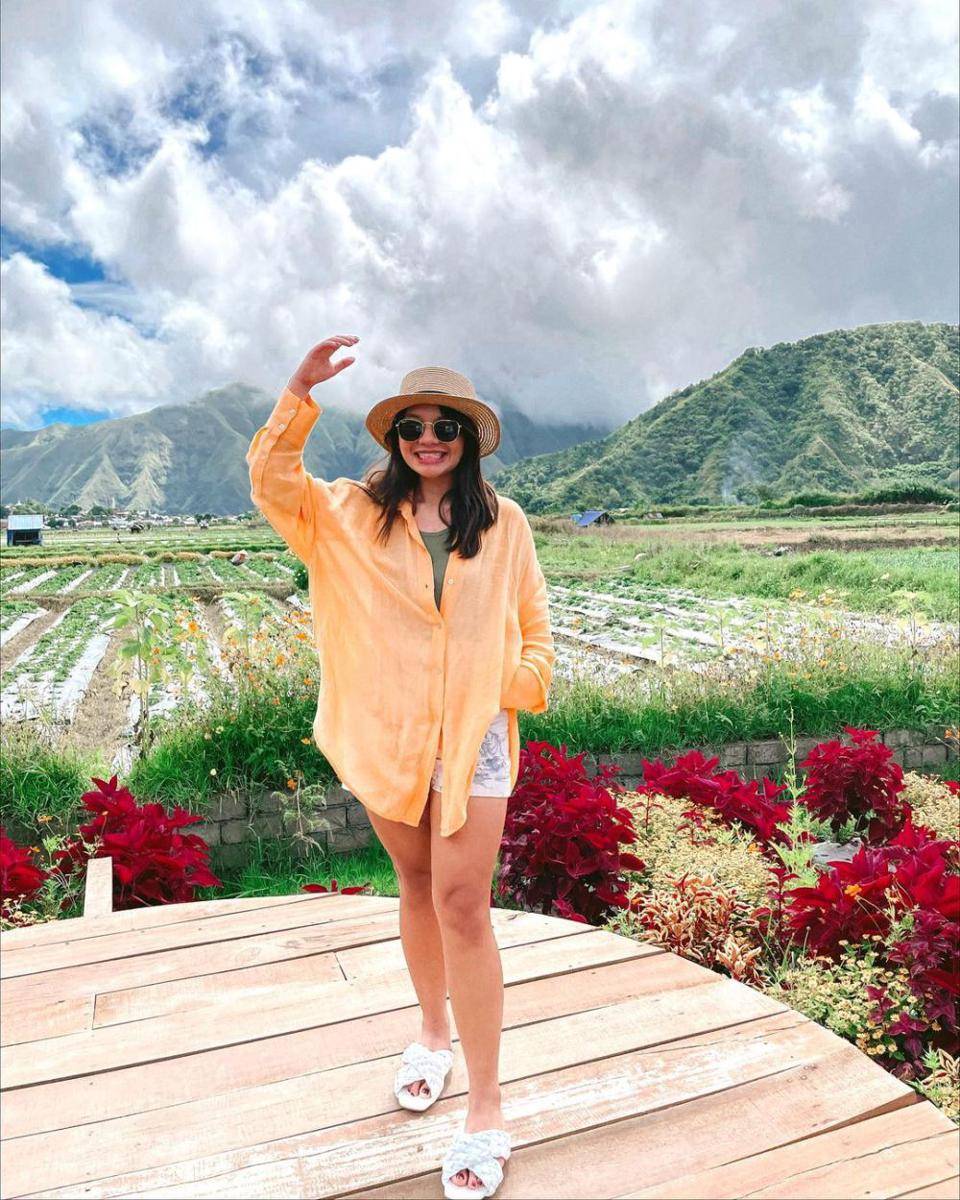 outfit warna cerah ala Amel Carla (instagram.com/amelcarla)