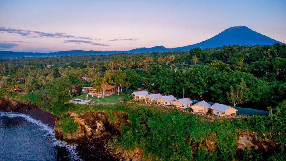 Lokasi glamping di Bali Cliff Glamping. (Instagram.com/balicliffglamping)
