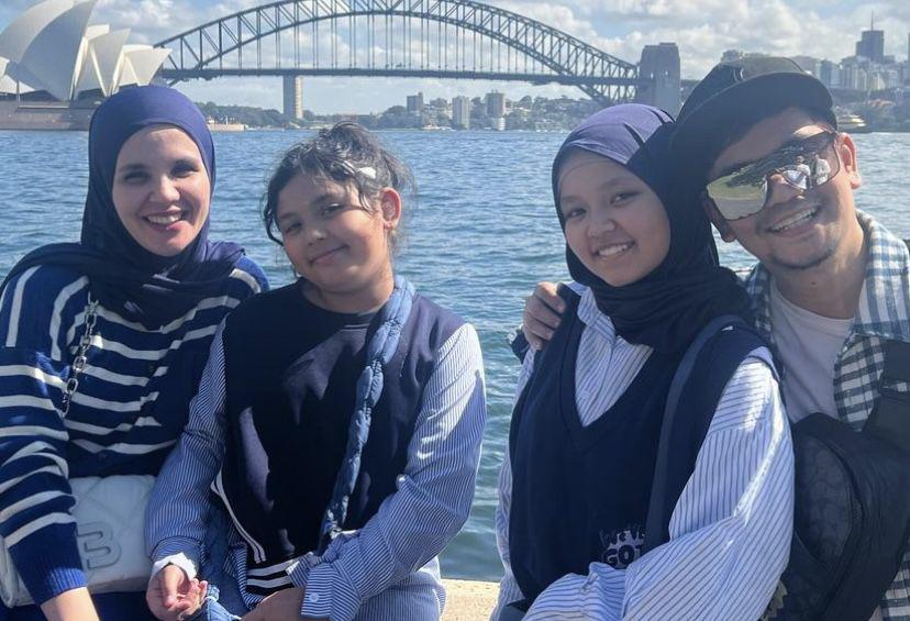 8 Potret Indra Bekti Ajak Keluarga Liburan ke Australia, Makin Bahagia