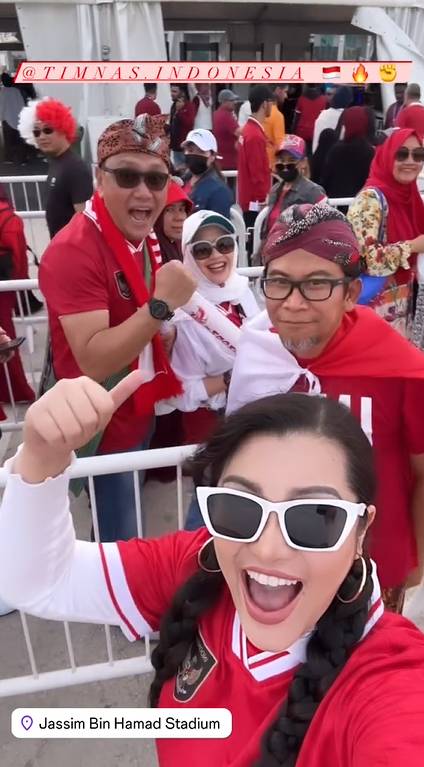 potret Fitri Carlina nonton Timnas U-23 tanding Piala Asia di Qatar (instagram.com/fitricarlina)