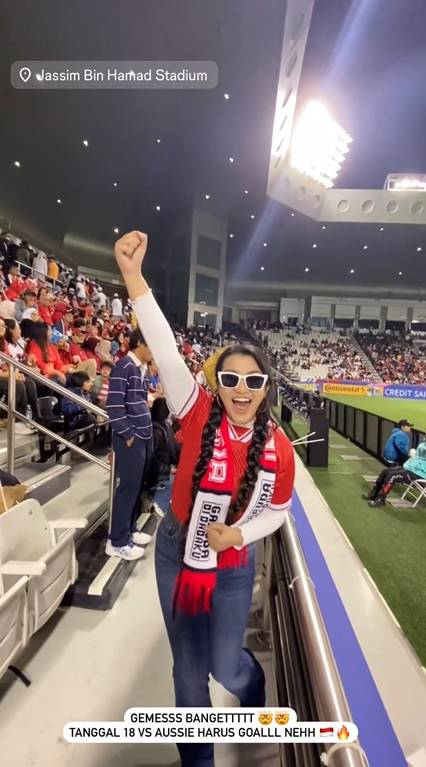 potret Fitri Carlina nonton Timnas U-23 tanding Piala Asia di Qatar (instagram.com/fitricarlina)