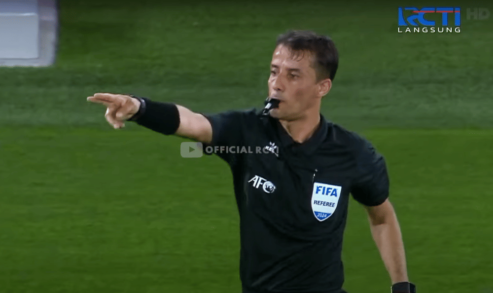 Nasrullo Kabirov, wasit Indonesia vs Qatar yang kontroversial (youtube.com/Official RCTI)