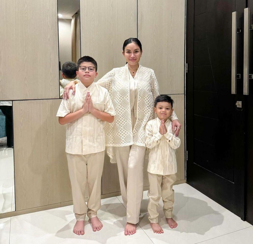 Potret Nikita Mirzani Bersama Anak-Anaknya, Kompak dan Terlihat Ceria