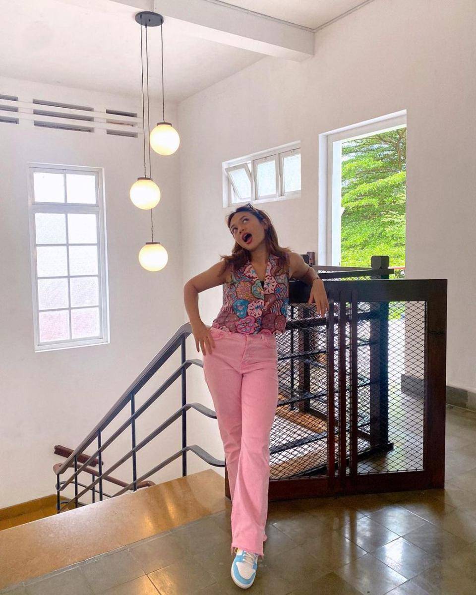 outfit warna cerah ala Amel Carla (instagram.com/amelcarla)
