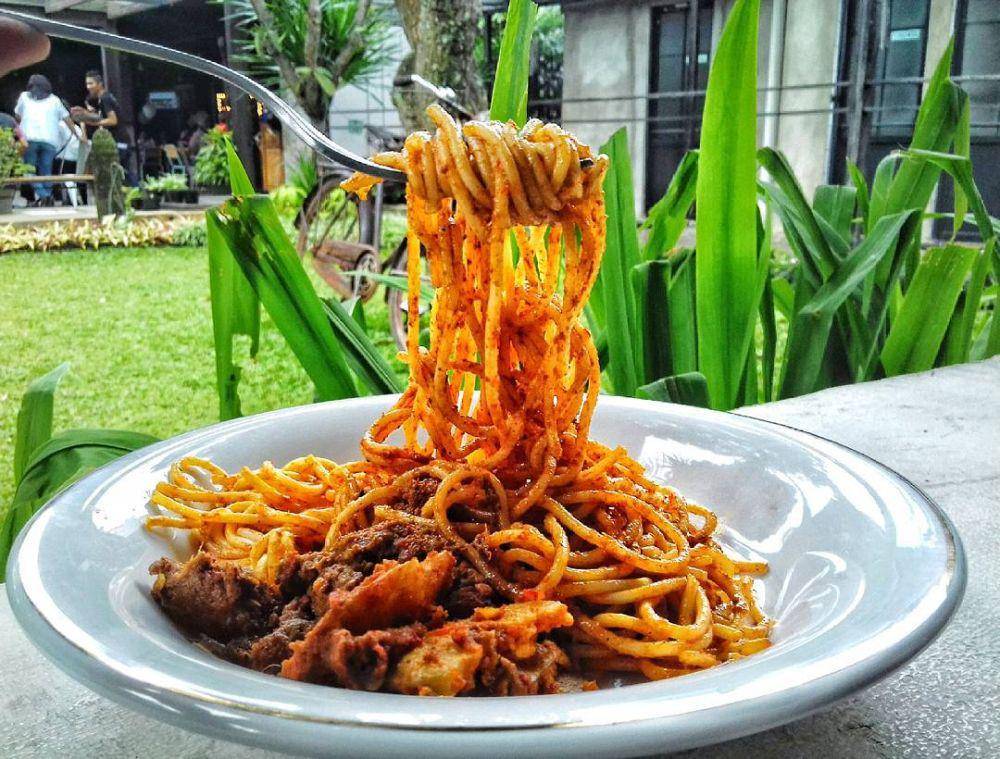 Spaghetti bumbu rendang (instagram.com/foodgallerybdg)