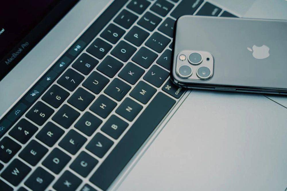 ilustrasi gadget (pexels.com/Esmihel Muhammad)