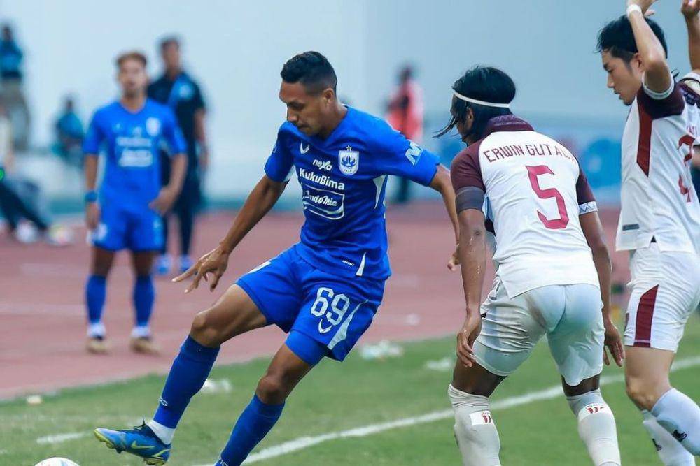 Salah satu momen pertandingan pekan ke-14 BRI Liga 1 2023/24 antara PSIS Semarang versus PSM Makassar yang berlangsung di Stadion Jatidiri Semarang, 30 September 2023. (Instagram.com/psisfcofficial)