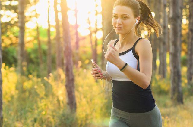 5 Manfaat Jogging Sore  untuk Kesehatan Tubuh