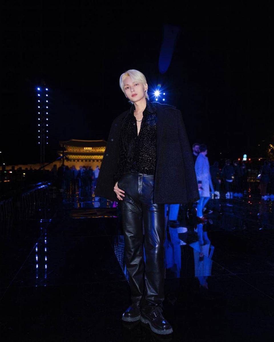OOTD pakai long pants hitam ala Jun SEVENTEEN (instagram.com/junhui_moon)