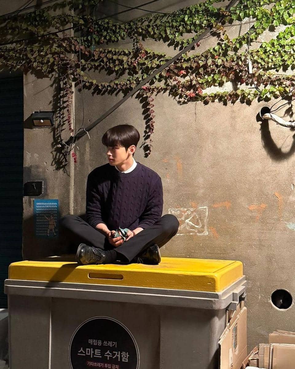 knitwear ala Cha Eun Woo ASTRO (instagram.com/eunwo.o_c)