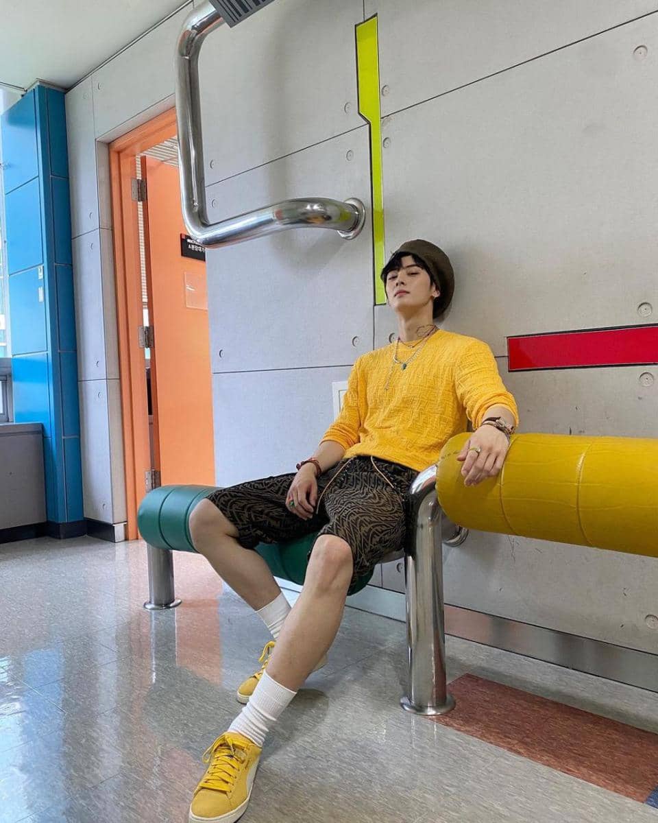knitwear ala Cha Eun Woo ASTRO (instagram.com/eunwo.o_c)